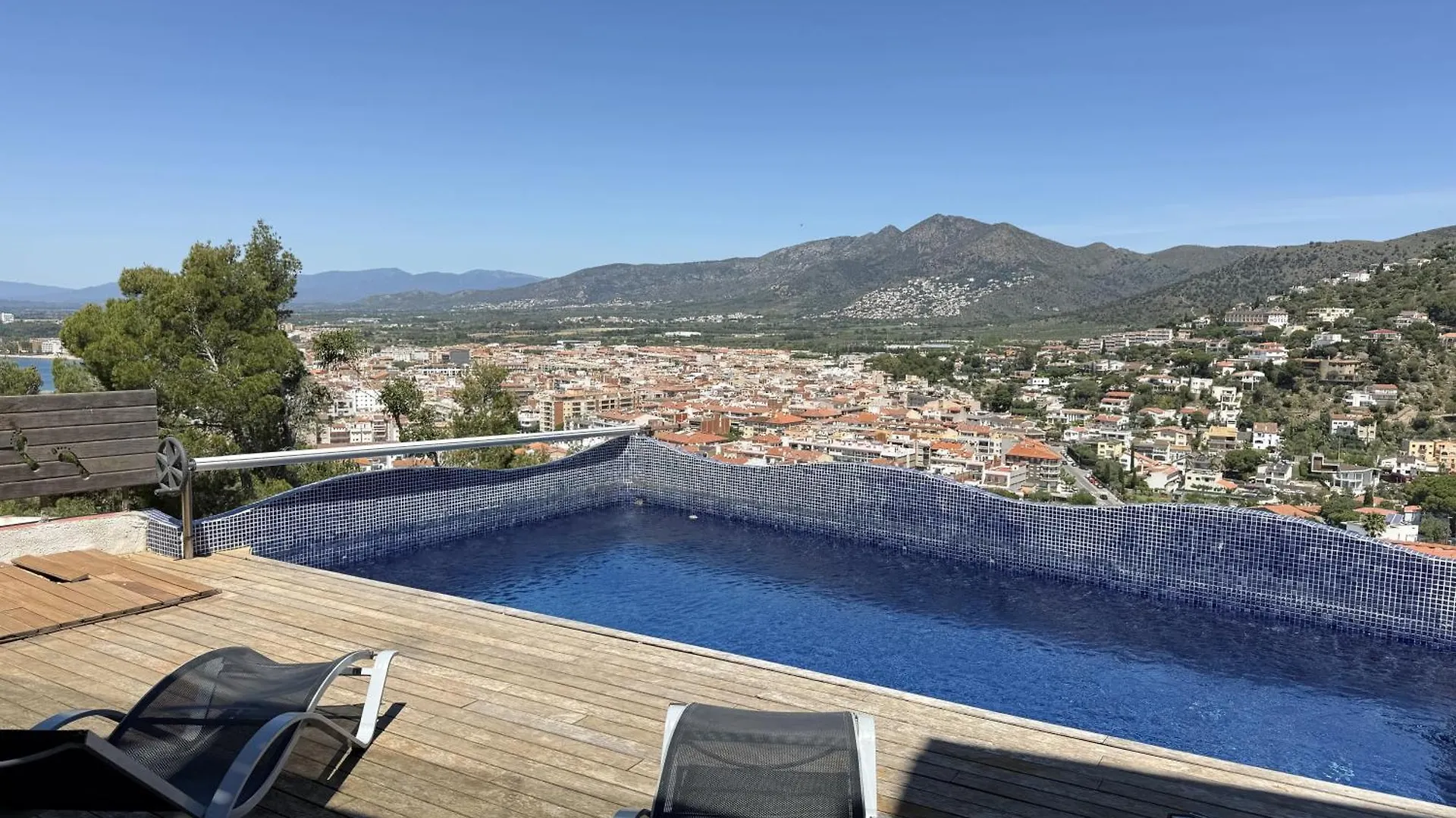 Agi Villa Pamela Roses